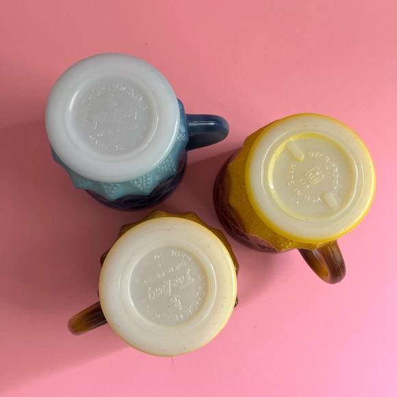 Set of 3 vintage Fireking Kimberly mugs in very good used condition - Picture 2 of 5